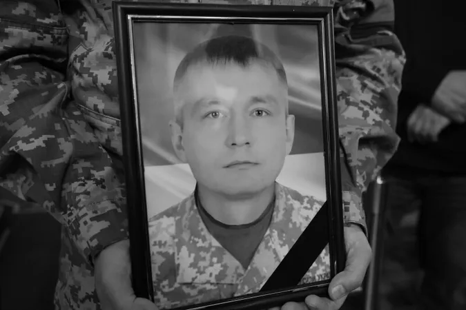 Луцьк попрощався з мужніми воїнами Олександром Чирком та Назаром Новосадом