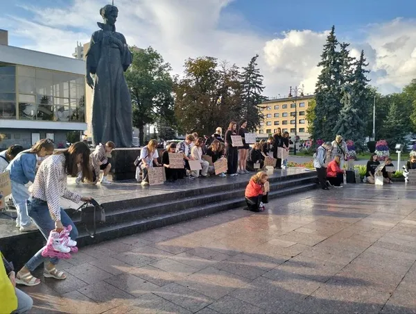 У Луцьку сотня людей вийшла на акцію за повернення Федорова на посаду Міноборони (фото)