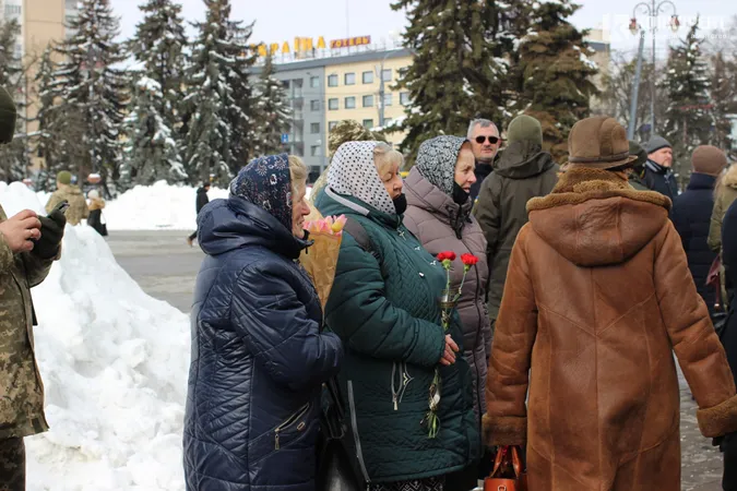 Лучани вшанували загиблих у боях під Дебальцево (фото)
