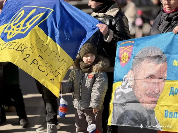 У місті на Волині пройшла акція на підтримку військовополонених та зниклих безвісти воїнів (фото)