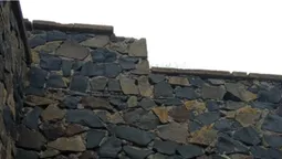 У Луцьку на меморіалі впала бетонна плита (фото)