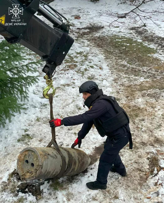 У Шевченківському районі Києва сапери знешкодили бойову частину «Кинджала» (фото)