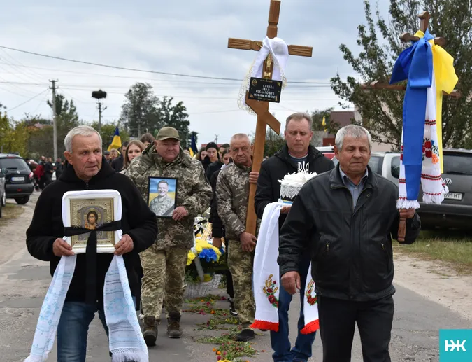Повернувся не на весілля, а на свій похорон: на Волині попрощалися з капітаном волинської «сотки»