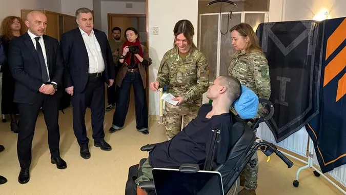 «ПриватБанк» оплатить протезування 20-річному ветерану, якому не видали картку