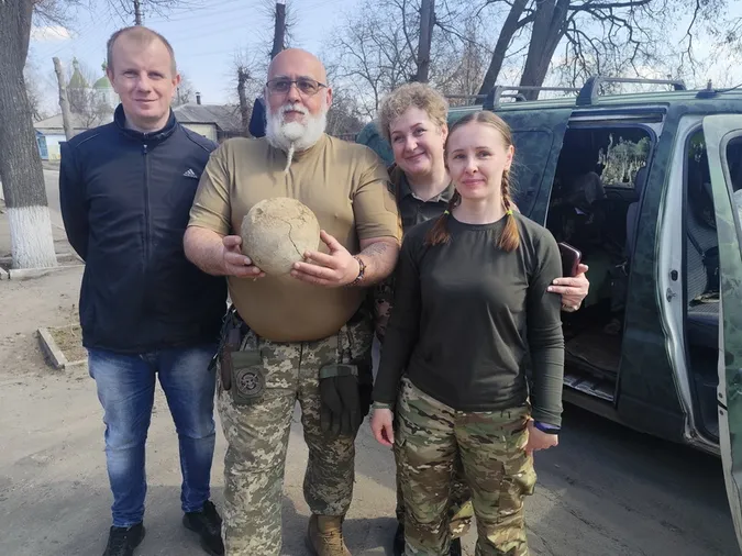 Археологіча сенсація: військові знайшли кістку мамонта, якій понад 25 000 років