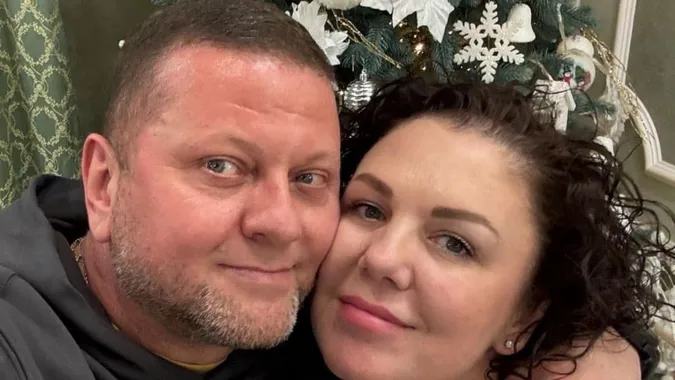 У військовій формі та бронежилетах: Валерій Залужний зачарував мережу новим фото з дружиною