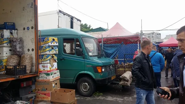 Луцькі муніципали оголосили війну незаконній торгівлі на «Пасажі» (фото)