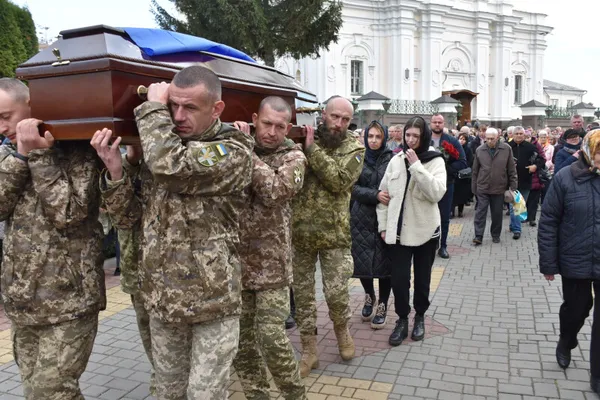 У Луцьку попрощалися із загиблими Героями Леонідом Олексюком та Олегом Лук’янчуком (фото)