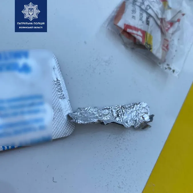 У Ковелі патрульні в чоловіка знайшли наркотики в обгорітці з газети