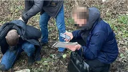 Хотів 5 тисяч доларів: у Луцьку на хабарі зловили правоохоронця (фото, відео)