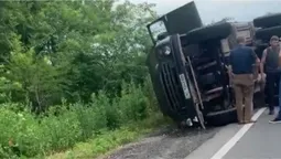На Волині перевернулася вантажівка (ФОТО, ВІДЕО)