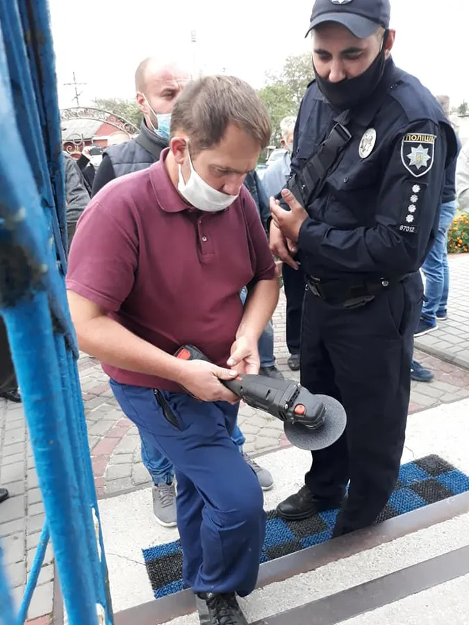 На Волині між вірянами конфлікт: храм опечатали