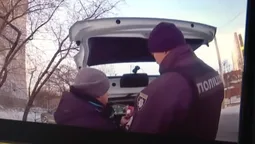 У Луцьку патрульні оштрафували чоловіка на парковці за «п'яне сидіння» (відео)