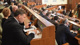 Оновлена обласна рада: обшуки при вході, нові комісії й незадоволені депутати