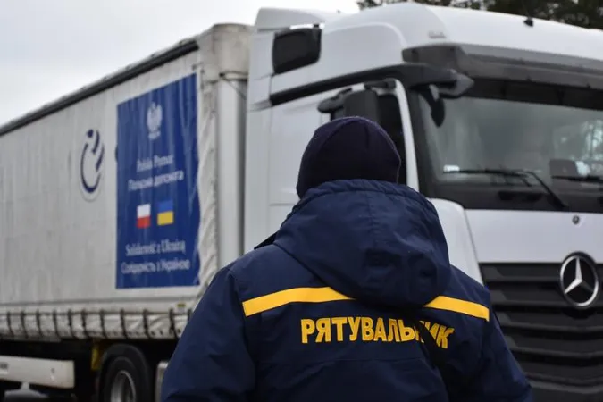 Ліжка, ковдри, респіратори: в «Ягодині» зустріли 38 тонн допомоги від Польщі (фото, відео)