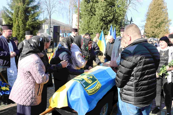 Сам виховував сина: Волинь попрощалася з воїном Іваном Шваївським (фото)