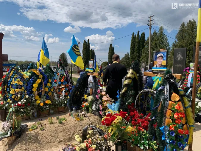 Цвинтар у Гаразджі: як лучани готуються до Поминальної неділі (фото)