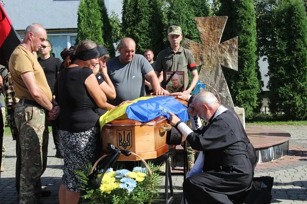 На Волині попрощалися із загиблим кулеметником Павлом Манюхіним (фото)