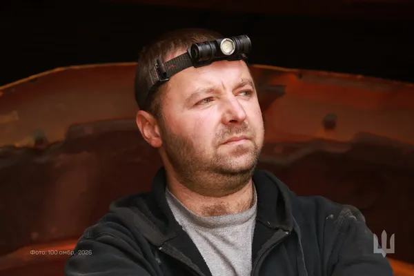 «Є відчуття, що займаюся потрібним ділом»: як лучанин «Ден» зі 100-ї ОМБр повертає до життя автівки побратимів (фото)