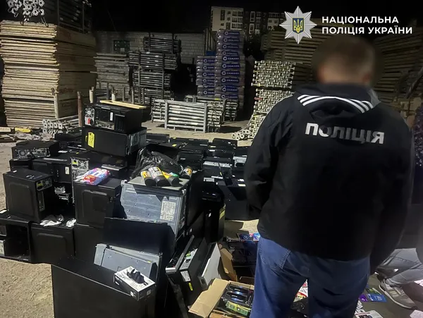 Виводили крипту: у Луцьку накрили величезний кол-центр скамерів (відео)