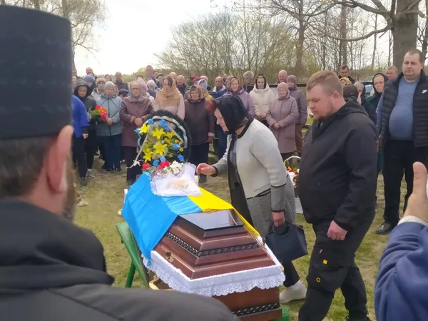 На Волині попрощалися із загиблим майже 2 роки тому воїном Юрієм Мухіним (фото)