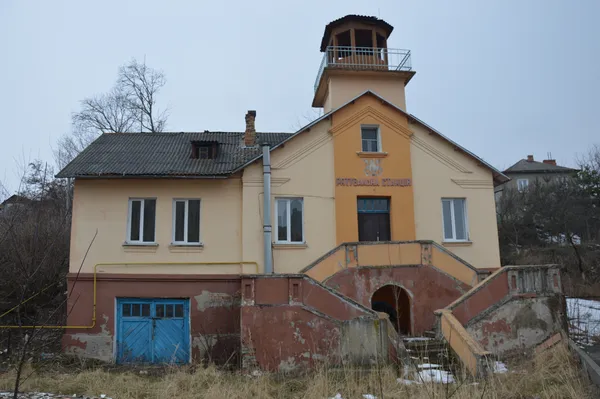 Стару луцьку рятувальну станцію демонтують для багатоповерхівки (фото)
