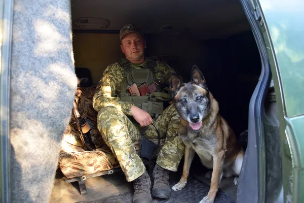 Волинський прикордонник і його собака разом 7 років на варті порядку (фото)
