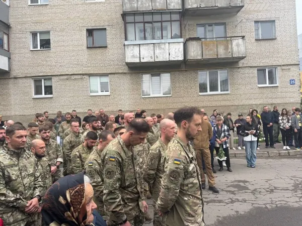 Навіки 22: на Волині в останню дорогу провели Героя Романа Григор'єва (фото)