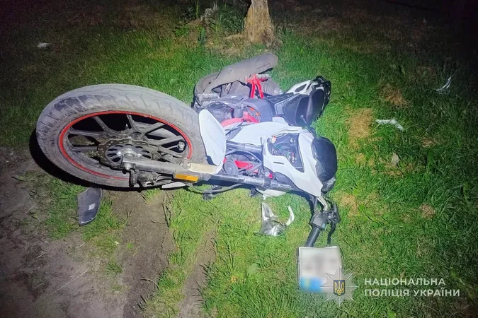 На Волині у ДТП постраждали 14-річний мотоцикліст та його 13-річний пасажир (фото)