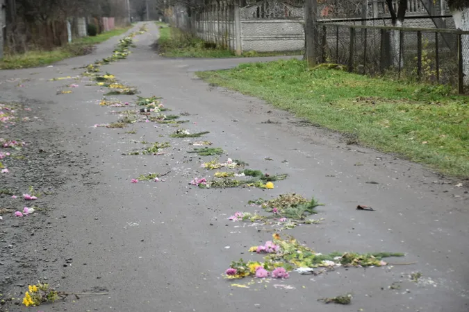 У Дачному поховали загиблого на війні Героя Олександра Філіпчука (фото)