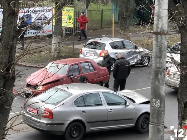 У Луцьку на Дубнівській – подвійна ДТП (фото)