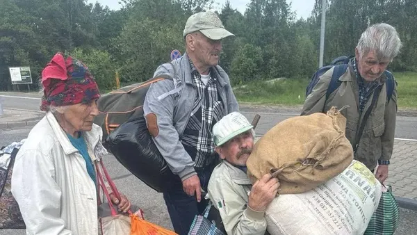 В окупованих Олешках на Херсонщині люди з голоду їдять бур'яни (фото)