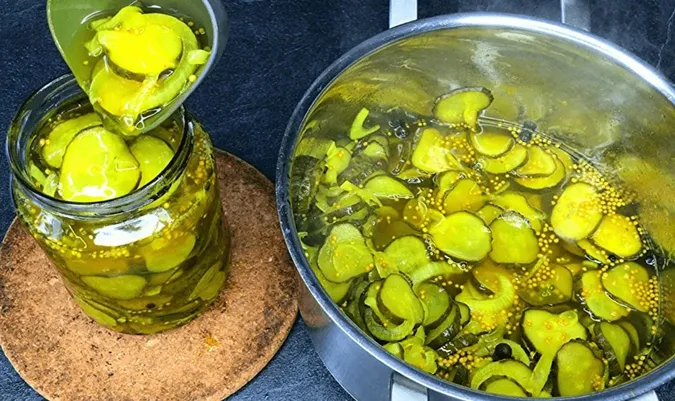 Огірки як у Макдональдсі: рецепт хрусткої закуски на зиму