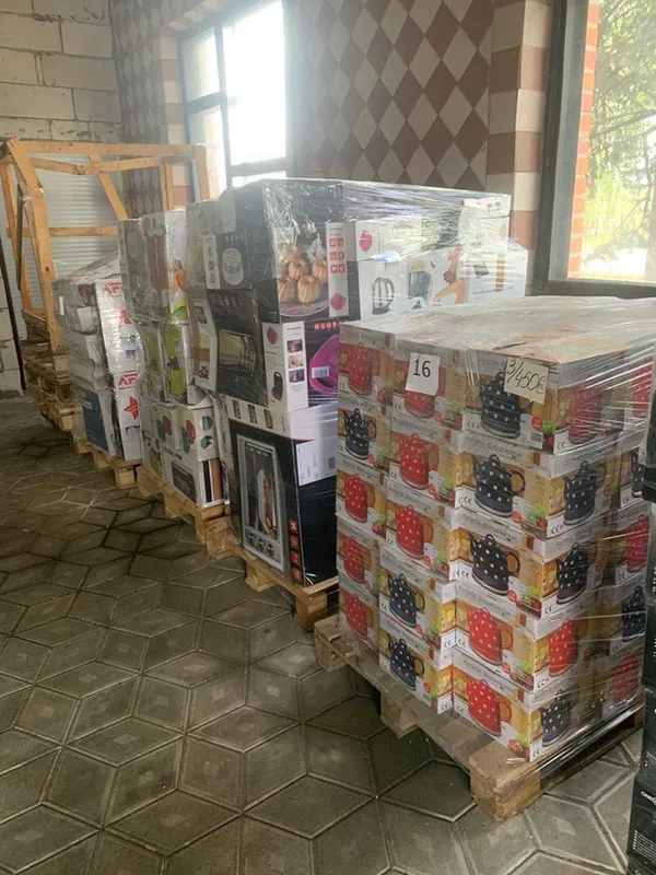 На мільйон: на Волині знайшли склад контрафактних товарів (фото)