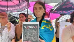 Сльози, квіти та плакати: у Луцьку рідні полонених захисників «Азовсталі» провели акцію (фото, відео)