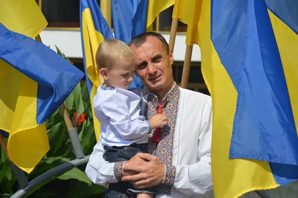 Як лучани «вишили» тілами в'їзну вежу замку Любарта (фото)