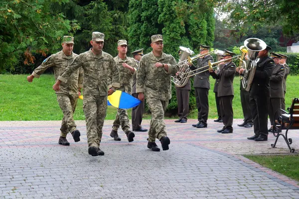 Фейсбук у синьо-жовтих прапорах: волиняни вітають зі святом (фото)