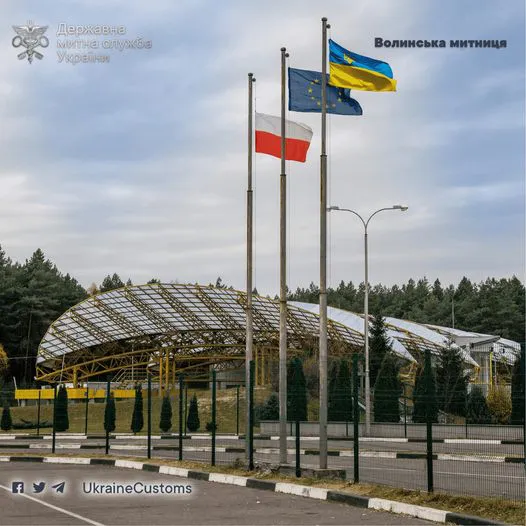 Хотіли зекономити на платежах: митники викрили київське підприємтсво