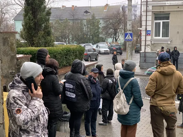 Перед початком бюджетних слухань у Луцьку повідомили про «замінування» міської ради (фото, відео)