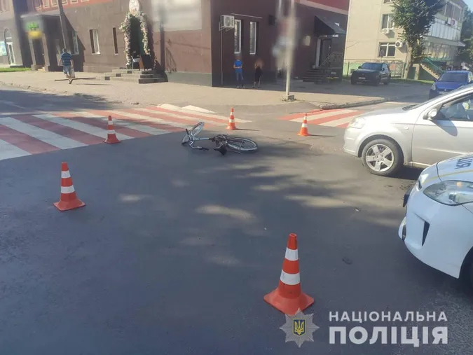 У Нововолинську під колеса авто потрапив 78-річний велосипедист (фото, відео)