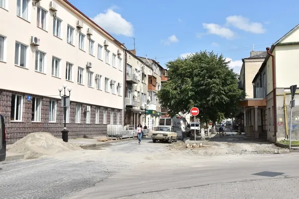 У Луцьку ремонтують центр міста (фото)