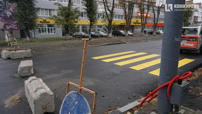 На проспекті Волі у Луцьку наносять тимчасову розмітку (фото)