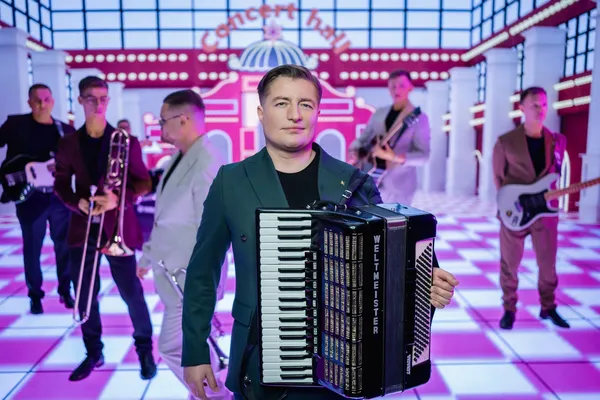 Луцький гурт зняв кліп на нову пісню про «мілфу» (фото)
