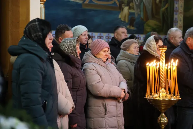 Громада на Волині попрощалася з Героєм Іваном Доценком (фото)