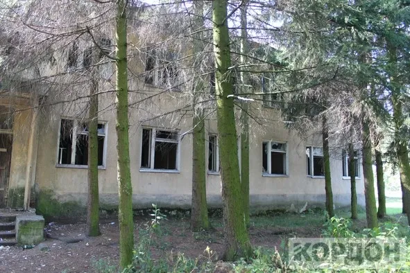 Будинок на Волині поступово перетворюється в руїни (фото)