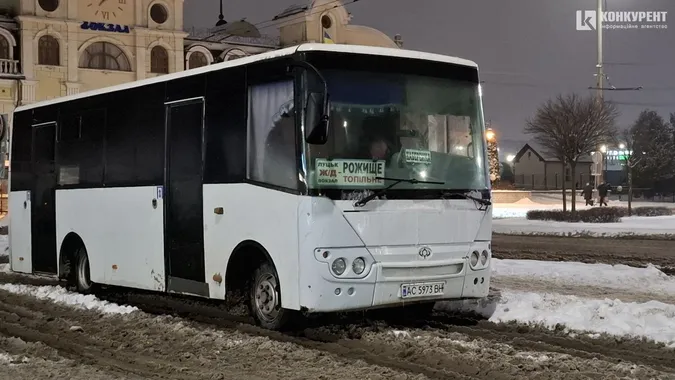 У Луцьку автобуси досі їздять з російською мовою на табличках: що коїться (фото)