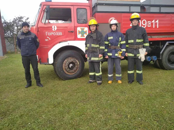 У Горохівському районі «швидка» мчала на виклик, але застрягла в полі