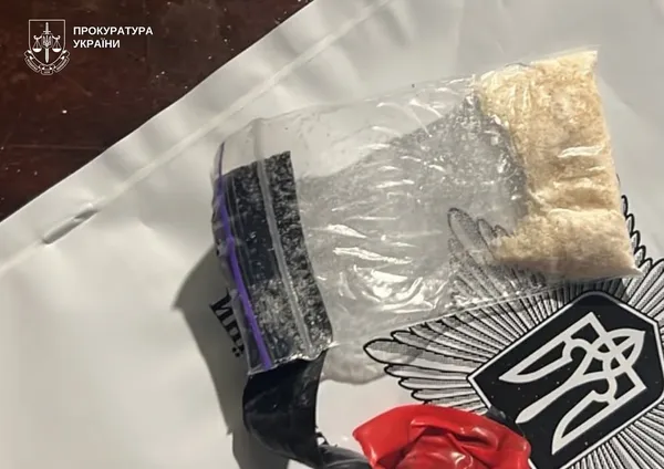На Волині 24-річного чоловіка взяли під варту за збут наркотиків та зберігання гранати