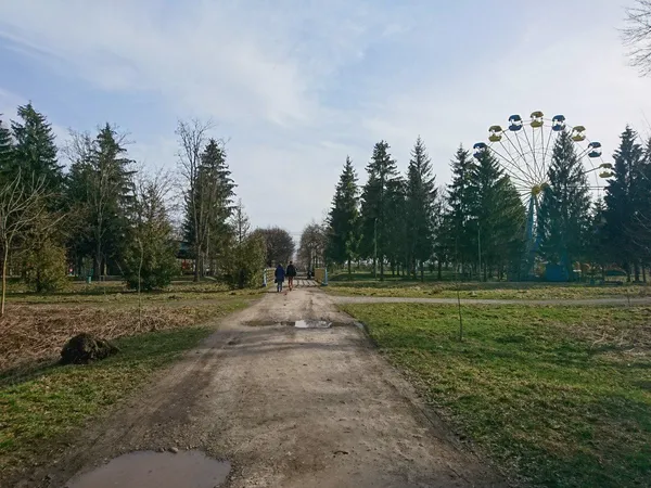 Частина алеї від коледжу вже осучаснена