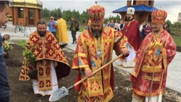 Владика Михаїл відслужив Богослужіння та посадив дерева у Волновасі (фото)